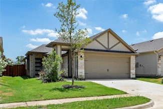 1621 Meadow Crest Dr, Aubrey, TX 76227
