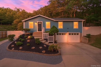 59 Breeze Ave, Ronkonkoma, NY 11779