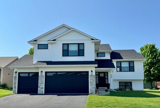 534 Ford St E, Northfield, MN 55057