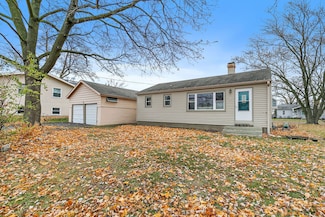 70 Hilltop Dr Unit 4, Lake In the Hills, IL 60156