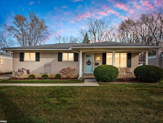 30160 Manor Dr, Madison Heights, MI 48071