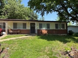 945 Paddock Dr, Florissant, MO 63033