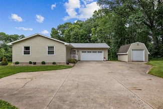 1428 Timber Ridge Trail NE, Solon, IA 52333