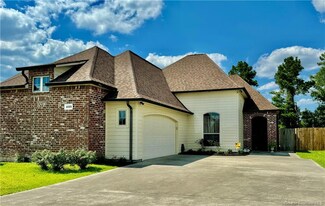1035 Michelle Dr, Sulphur, LA 70663