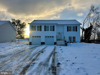 146 Fairview Dr, Carlisle, PA 17013