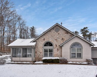 8486 Stonewoods Ln, Powell, OH 43065