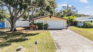 10502 Orange Blossom Ln, Seminole, FL 33772