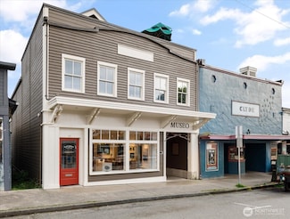 215 1st St, Langley, WA 98260
