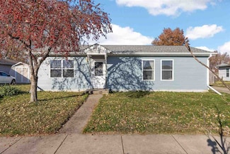 2432 Whispering Meadow Dr, Iowa City, IA 52240