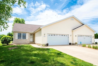 2417 Mount Vernon Ct, Pekin, IL 61554