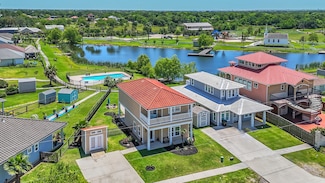 607 29th St, San Leon, TX 77539