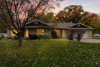 407 Turners Crossroad N, Golden Valley, MN 55422