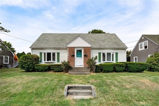 15 Preston Dr, North Kingstown, RI 02852