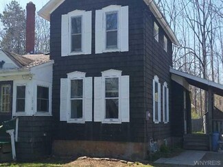 1010 Elm St, Medina, NY 14103