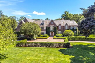 403 N Mayflower Rd, Lake Forest, IL 60045