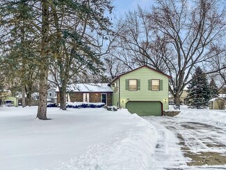 27W373 Aspen Ct, Winfield, IL 60190