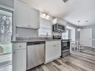 525 Henson Cir, Carrollton, GA 30117