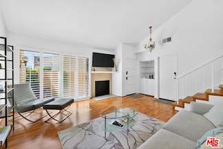 18419 Collins St Unit A, Tarzana, CA 91356