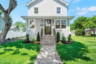 15 Tildean Ln, Bayville, NY 11709