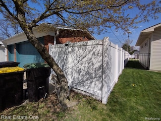 1981 Westfield Rd, Trenton, MI 48183