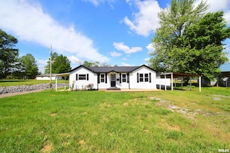 403 S Elm St, Ina, IL 62846