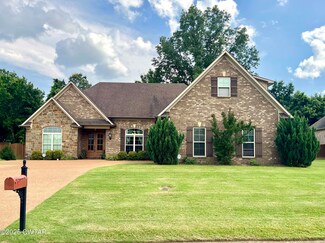 105 Flagstone Dr, Jackson, TN 38305