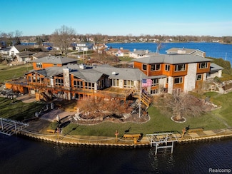4190 Aquarina St, Waterford, MI 48329