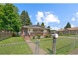 1328 W Main St, Cottage Grove, OR 97424