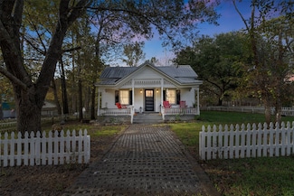 91 Willow St, Pointblank, TX 77364