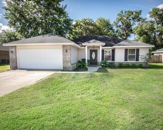 208 E Jonathan St, MacClenny, FL 32063