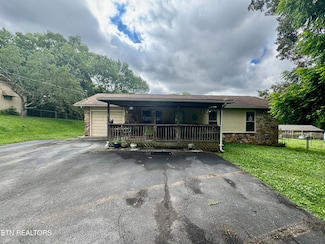 8224 Rising Fawn Dr, Knoxville, TN 37923
