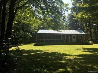 4062 Woodard Rd, Delevan, NY 14042