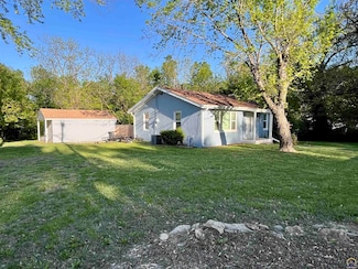 727 Monroe St, Lyndon, KS 66451