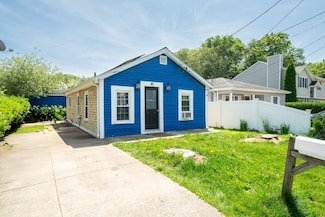 42 Mccabe St, South Dartmouth, MA 02748