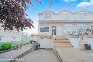 25 Pearsall St, Staten Island, NY 10305