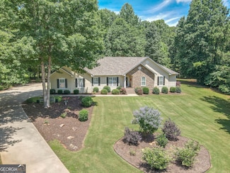 135 Planters Ridge Dr, Lagrange, GA 30240
