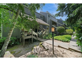 4610 Lower Dr, Lake Oswego, OR 97035