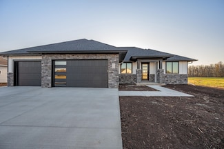 713 Royal Saint Pats Dr, Wrightstown, WI 54180