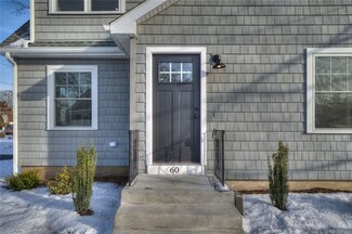60 Metropolitan Park Dr, Riverside, RI 02915