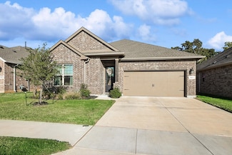 8613 Keeneland Dr, Fort Worth, TX 76120