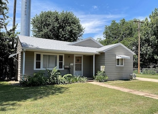 1016 Walnut St, Harper, KS 67058