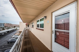 3010 59th St S Unit 303, Gulfport, FL 33707