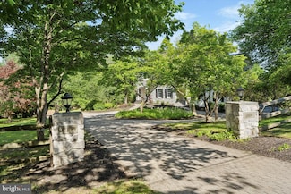 1104 Clover Ln, Glen Mills, PA 19342