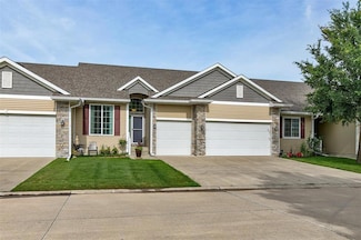 6054 Bradford Ln, Johnston, IA 50131