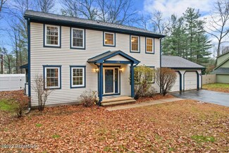 25 Pinion Pine Ln, Queensbury, NY 12804