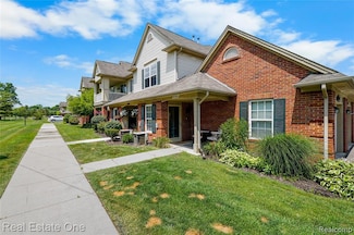 21595 Majestic Dr Unit 16, Trenton, MI 48183
