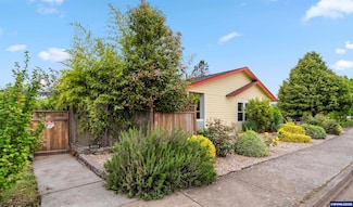 1098 NE Conifer Blvd, Corvallis, OR 97330
