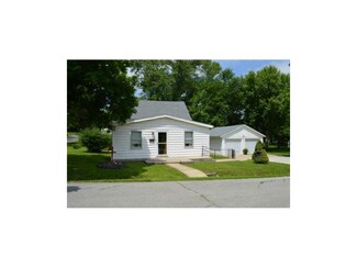 2401 Mable St, Trenton, MO 64683
