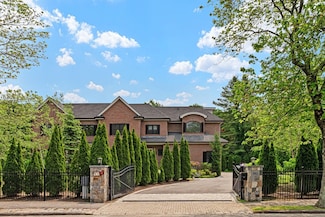 382 Lee St, Brookline, MA 02445