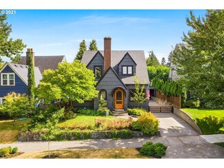 3826 NE Couch St, Portland, OR 97232